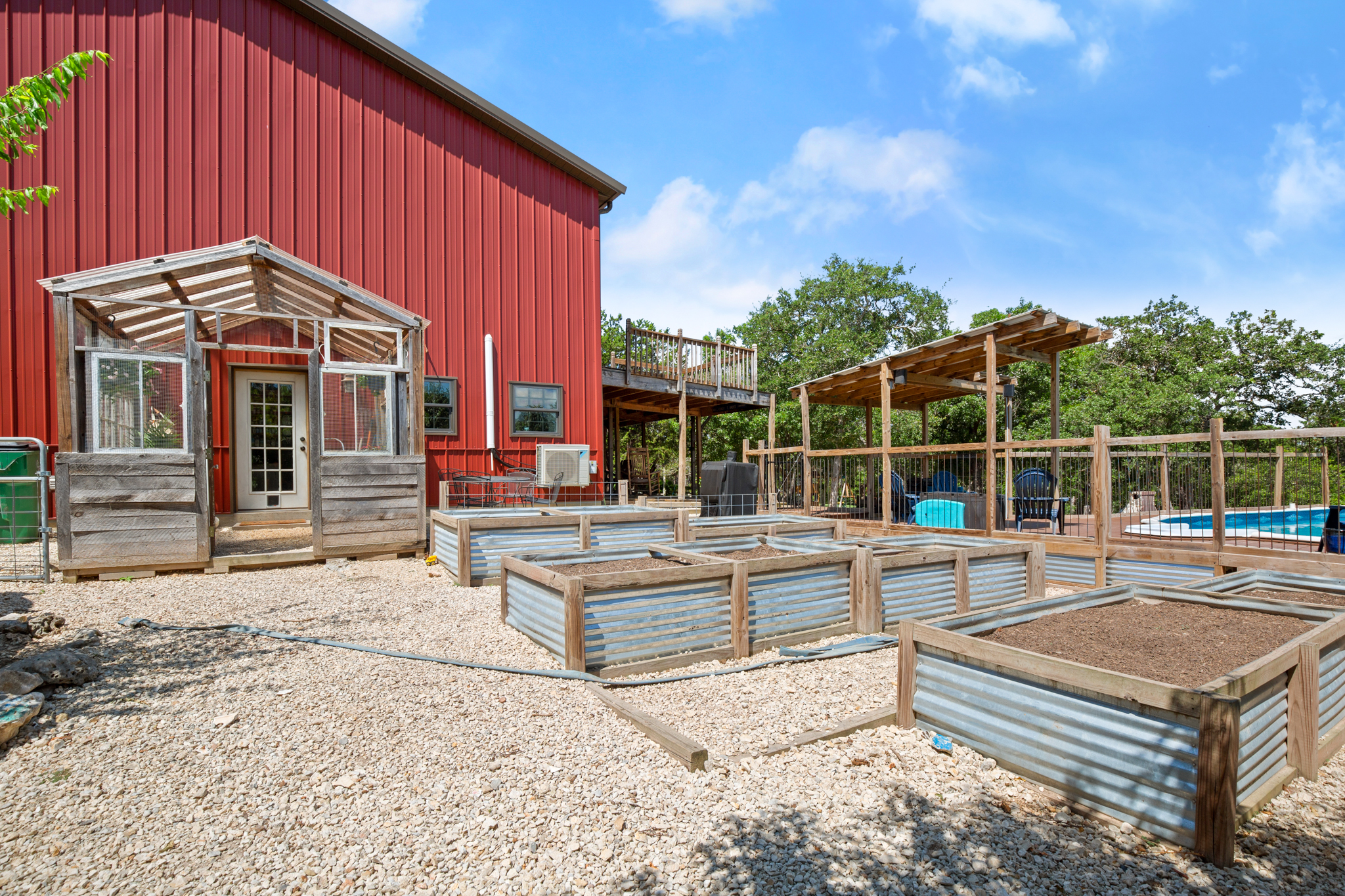 Gardens and land at 320 Pecan 3